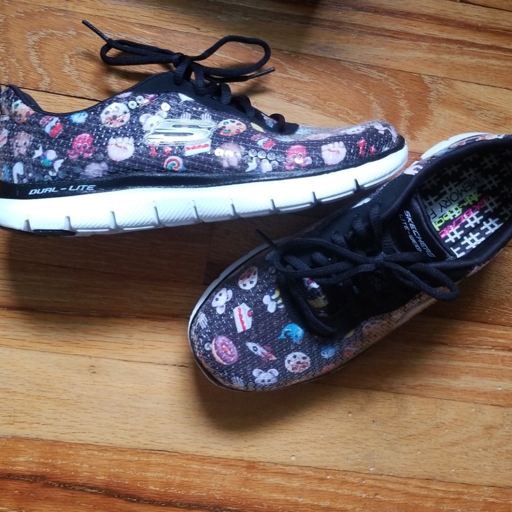 Sketchers Emoji Shoes NWT